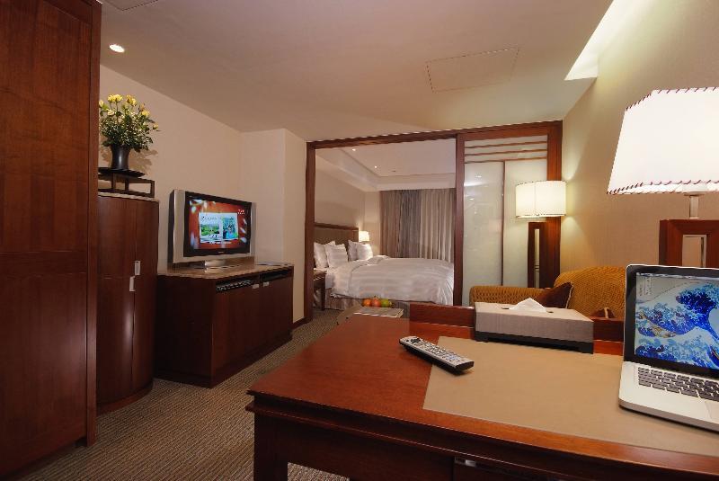 Royal Biz 3*
